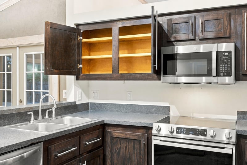Kitchen cabinet detail, photographed by Megapixeler on Winding Springs Ct, Jacksonville