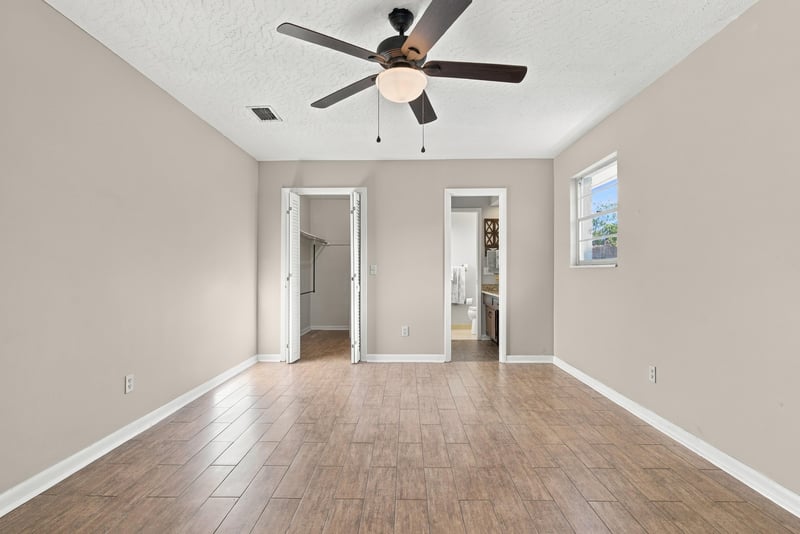 Bedroom interior view, photographed by Megapixeler on Crosby Ln, Orange Park