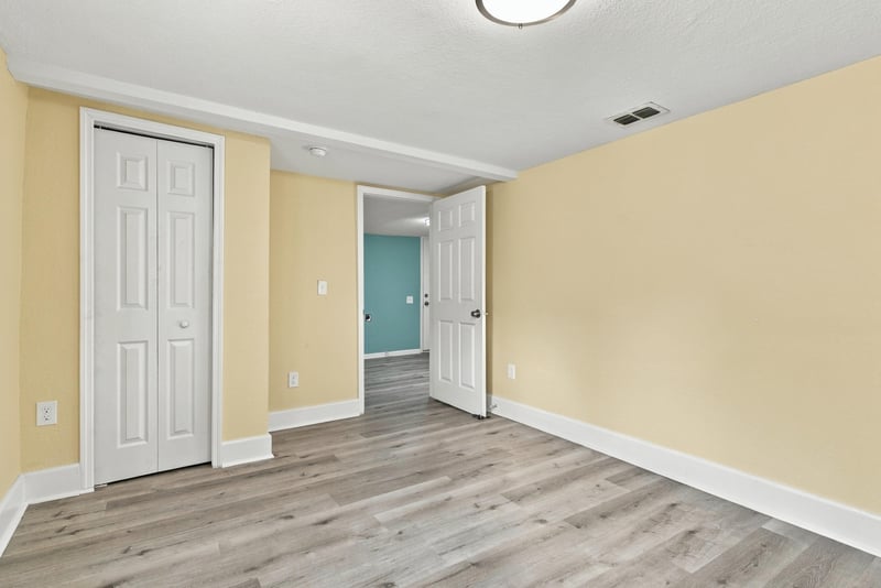 Empty room beside teal doorway, photographed by Megapixeler on W 24th St, Jacksonville