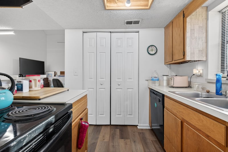 Photo 13 of 5610 Pinebay Cir S, Jacksonville, FL 32244, photographed by Megapixeler