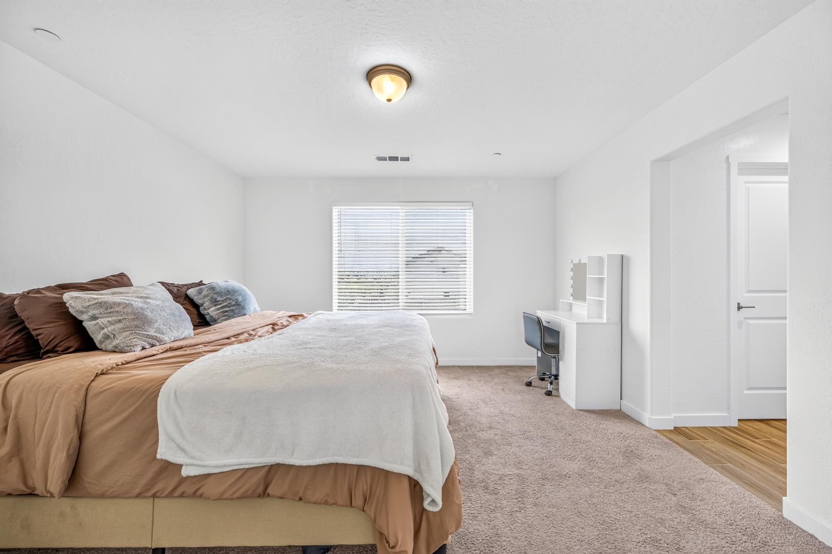 6050 W Swift Ave, photo 38