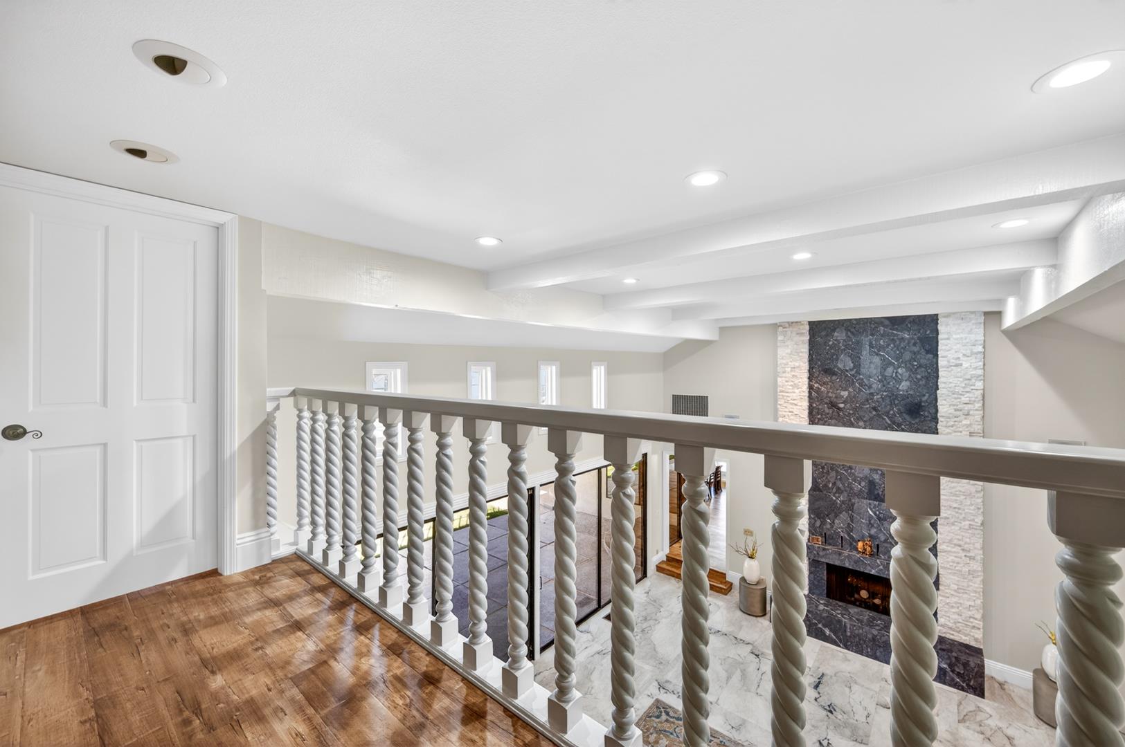 5261 N Van Ness Blvd, photo 56