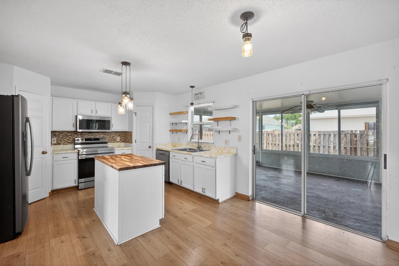 Breakfast Nook & Kitchen at 7379 Edenfield Park Rd, Jacksonville, FL 32244