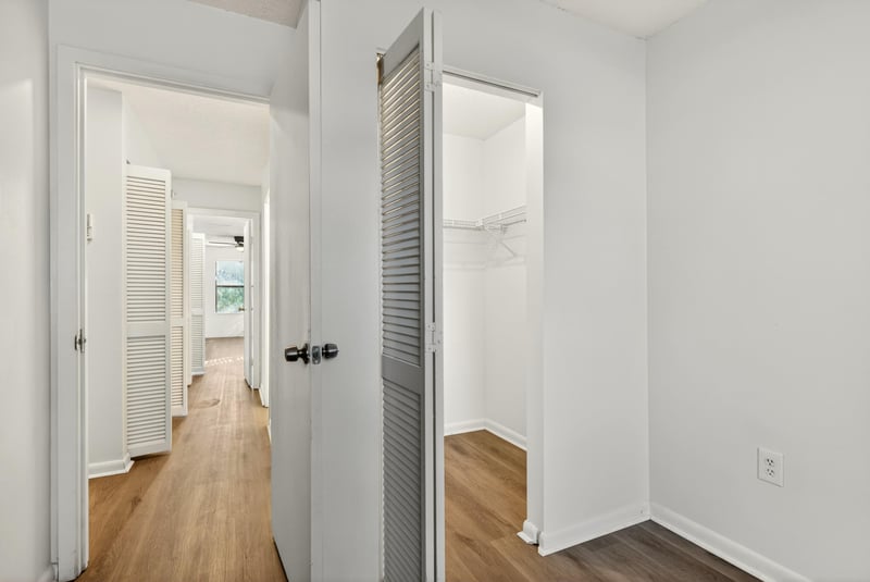Photo 41 of 1604 Arcadia Dr, Jacksonville, FL 32207, photographed by Megapixeler