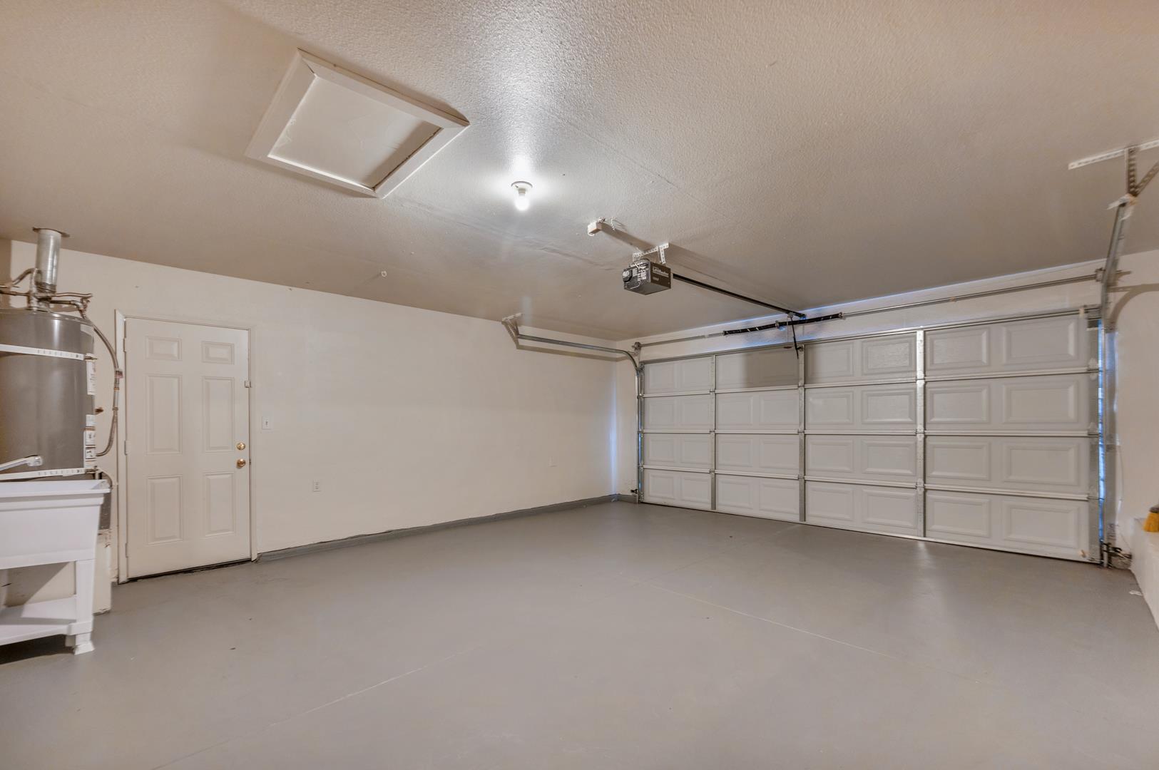 950 N Bush Ave, photo 27