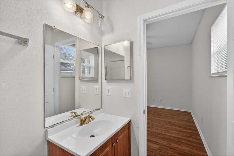 Photo 20 of 821 Oak Arbor Cir, Jacksonville, FL 32206, photographed by Megapixeler