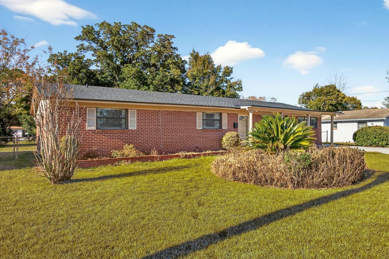 Photo 3 of 2137 Burgoyne Dr, Jacksonville, FL 32208, photographed by Megapixeler