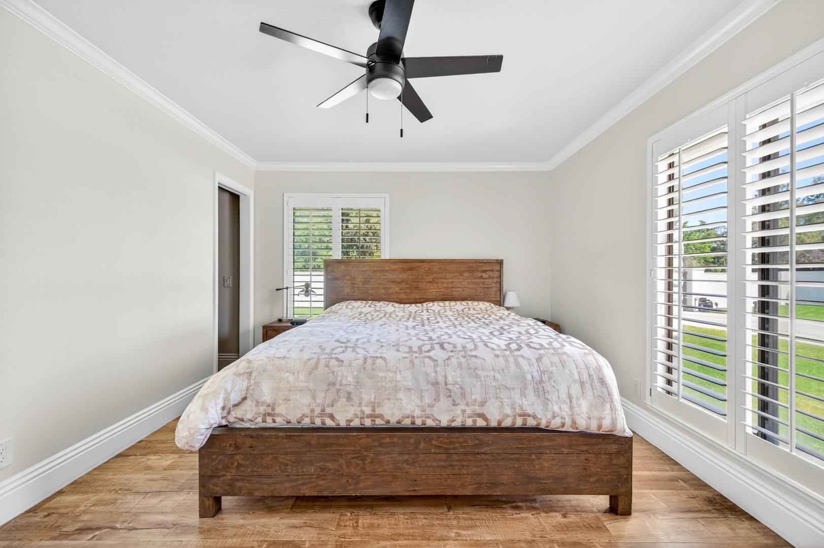 5261 N Van Ness Blvd, photo 28