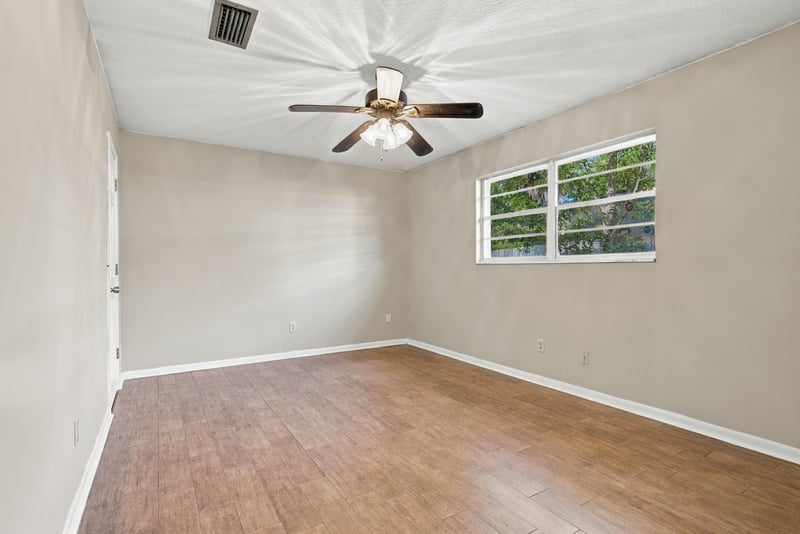 Bedroom interior view, photographed by Megapixeler on Crosby Ln, Orange Park