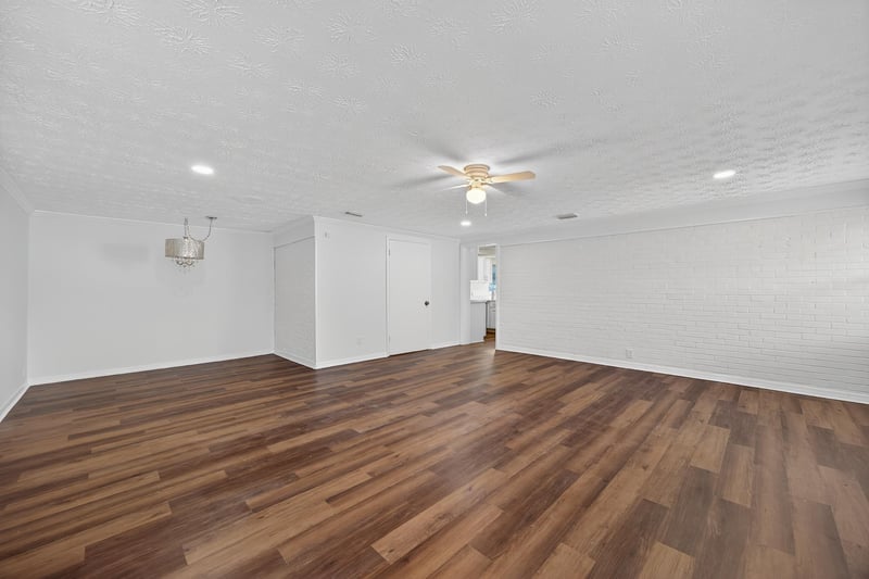 Photo 7 of 7388 Simms Dr, Jacksonville, FL 32209, photographed by Megapixeler