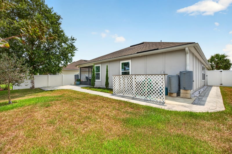 Side exterior of the home and yard at 85 Amia Dr, St. Augustine, FL 32086