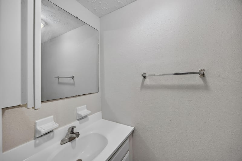 Bathroom mirror and towel bar at 2658 Trollie Ln apt 1, Jacksonville, FL 32211