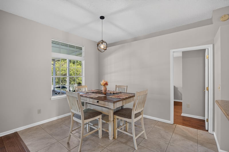Dining area with pendant light at 11828 Heather Grove Ln, Jacksonville, FL