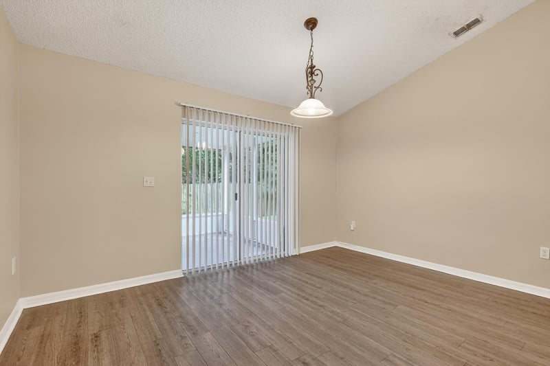 Family Room at 3584 Alec Dr, Middleburg, FL 32068