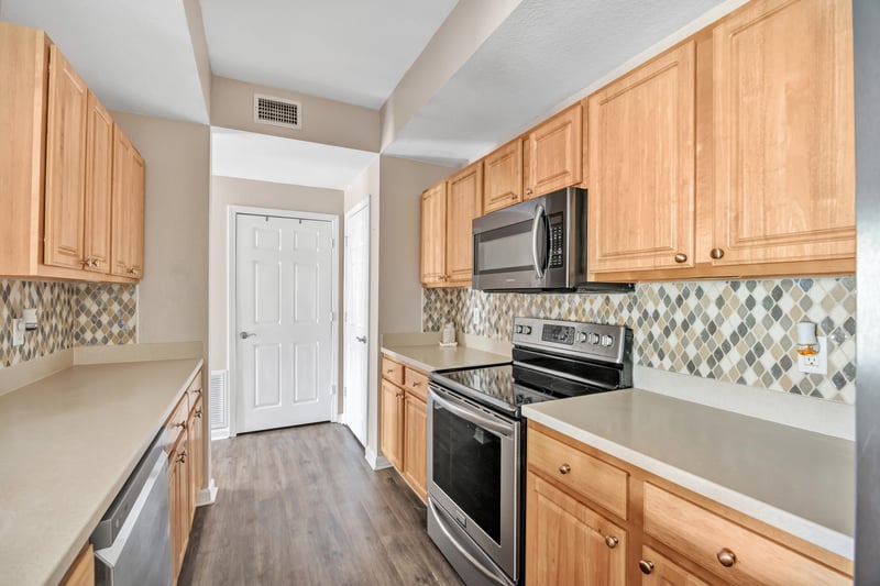 Photo 4 of 10075 Gate Pkwy N apt 1613, Jacksonville, FL 32246, photographed by Megapixeler