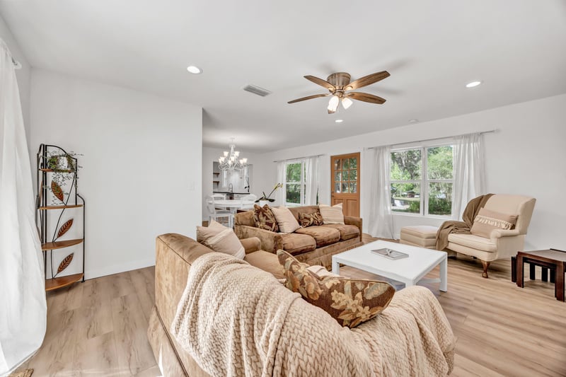 Photo 6 of 8924 Lopez Ct, Jacksonville, FL 32216, photographed by Megapixeler