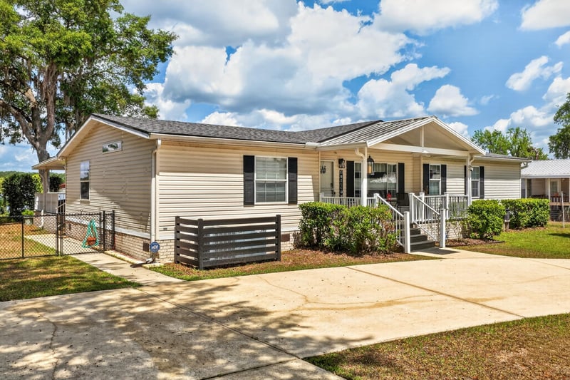 Photo 10 of 141 Kitty Ave, Interlachen, FL 32148, photographed by Megapixeler