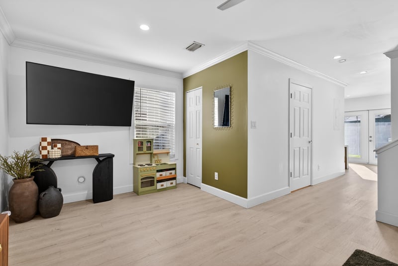 Photo 7 of 1110 Scheidel Ct, Atlantic Beach, FL 32233, photographed by Megapixeler