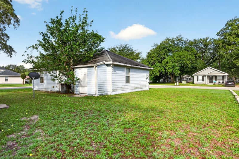 Photo 35 of 821 Oak Arbor Cir, Jacksonville, FL 32206, photographed by Megapixeler