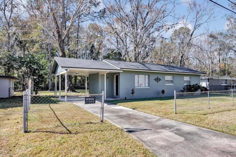 Front Diagonal Closer at 858 Le Brun Dr, Jacksonville, FL 32205