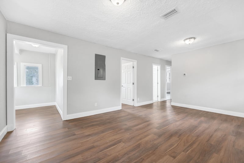 Photo 4 of 2037 W 13th St, Jacksonville, FL 32209, photographed by Megapixeler