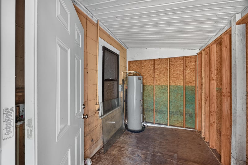 Utility room with water heater at 2372 2nd Ave, Jacksonville, FL 32208