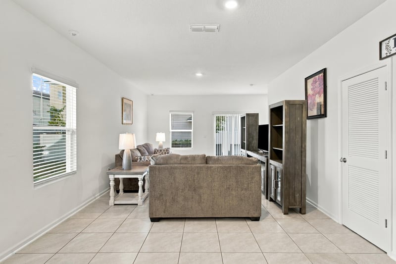 Living room seating area, photographed by Megapixeler on Haymon Ave, Jacksonville