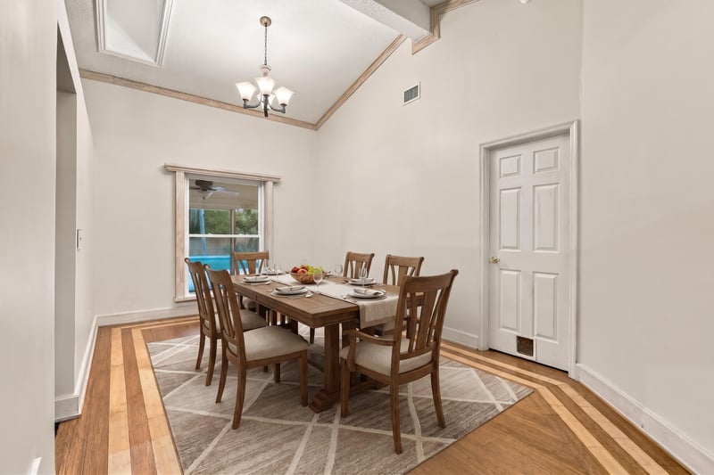 Dining room table setting, photographed by Megapixeler on Winding Springs Ct, Jacksonville