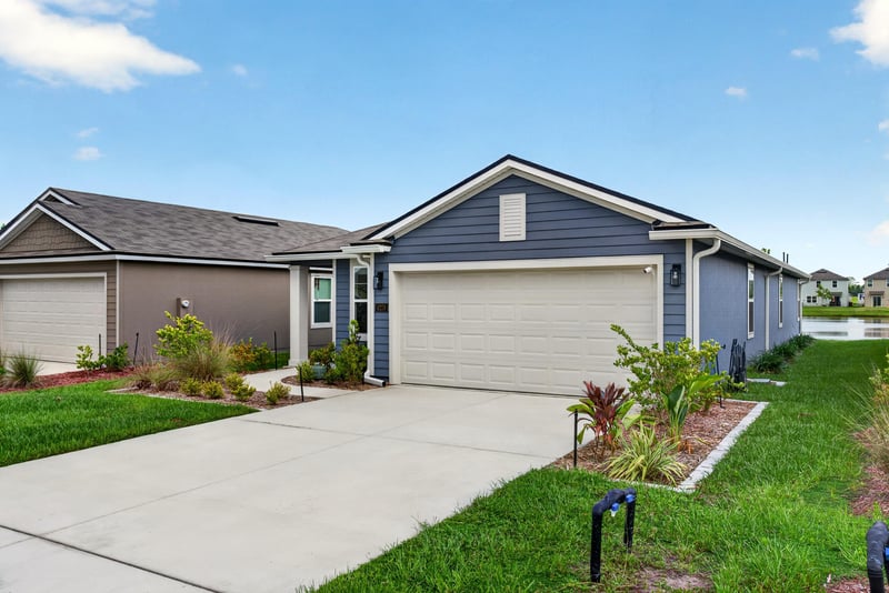 Front exterior with mailbox and lawn at 4276 Quaking St, Jacksonville, FL 32218