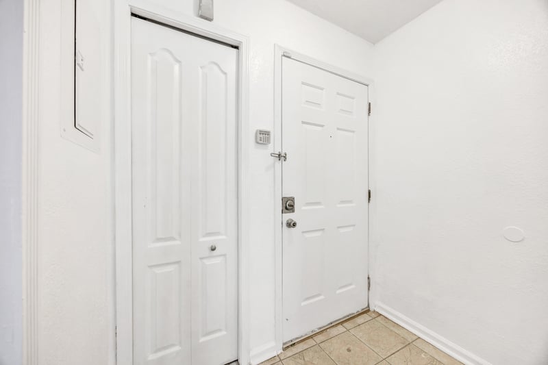 Photo 32 of 8300 Plaza Gate Ln unit 1062, Jacksonville, FL 32217, photographed by Megapixeler