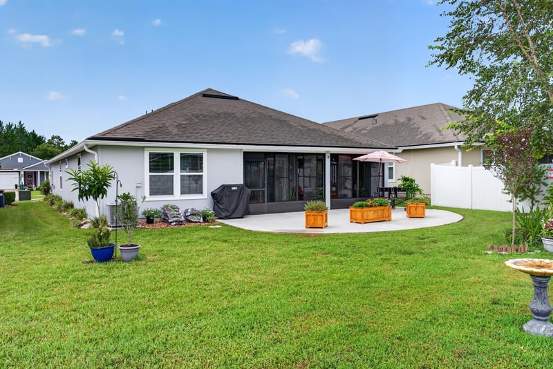 Backyard with concrete patio and lawn at 4319 Green River Pl, Middleburg, FL 32068