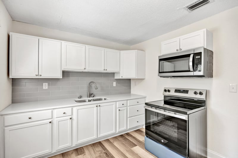 Photo 12 of 10303 Elmhurst Dr, Jacksonville, FL 32218, photographed by Megapixeler