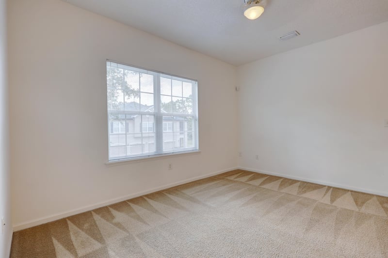 Family Room at 12301 Kernan Forest Blvd unit 2106, Jacksonville, FL 32225