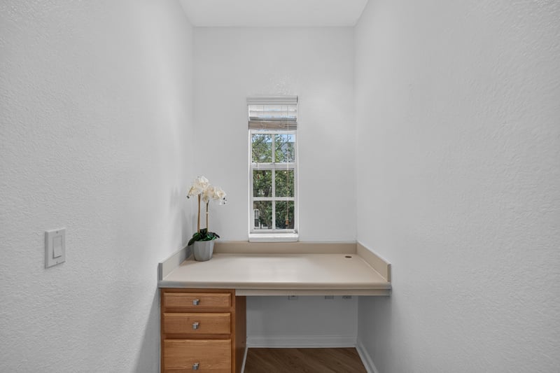 Small nook with built-in desk and window at 10075 Gate Pkwy unit 1905, Jacksonville, FL 32246