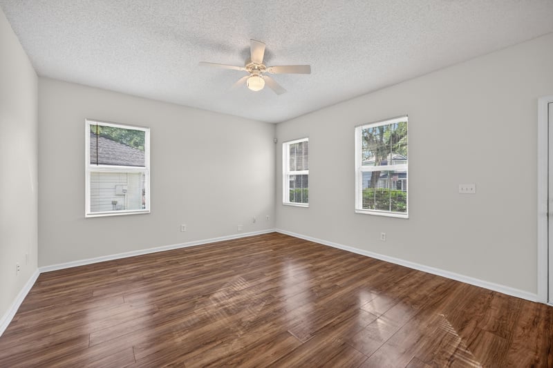 Photo 7 of 821 Oak Arbor Cir, Jacksonville, FL 32206, photographed by Megapixeler