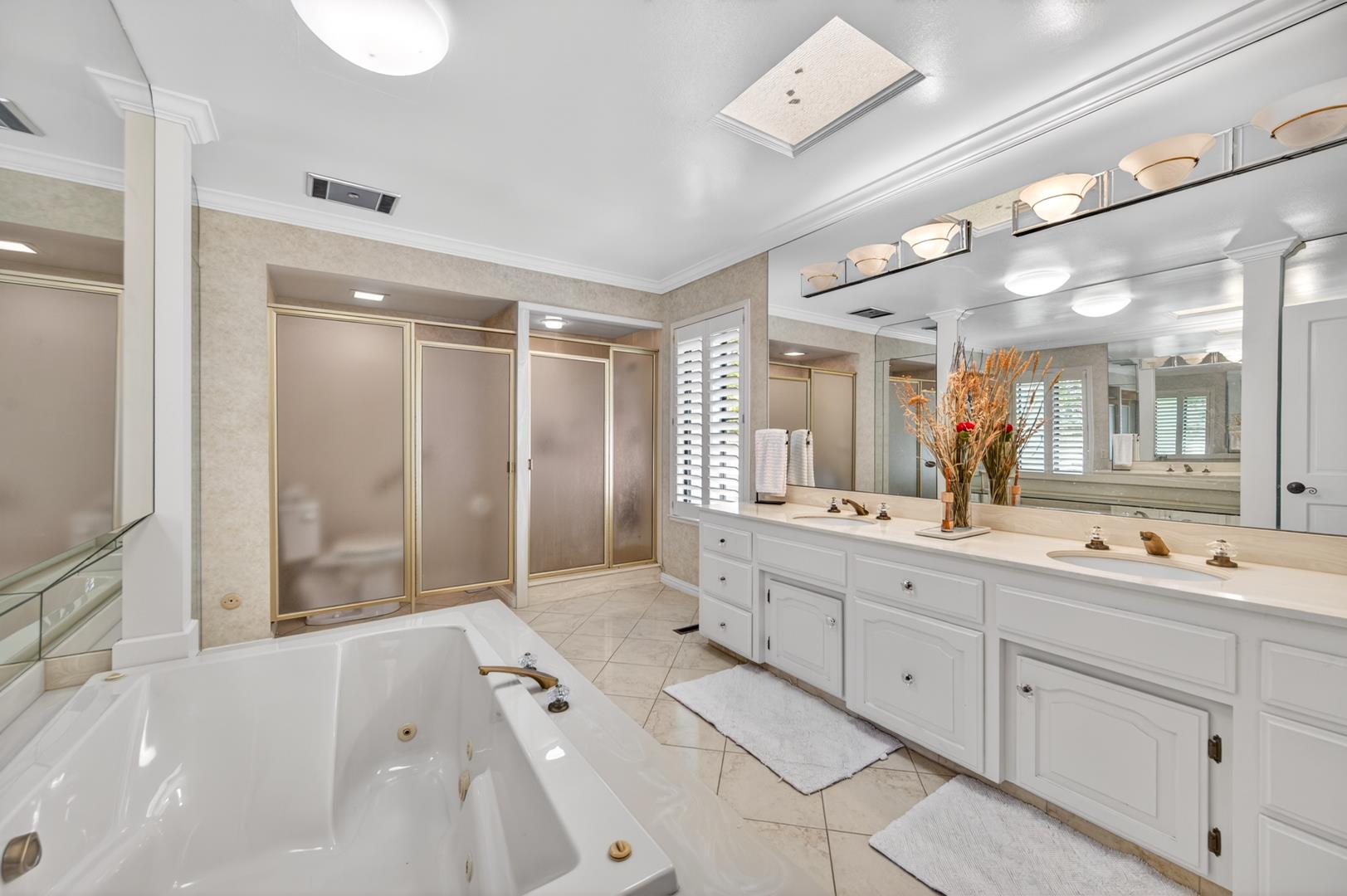 5261 N Van Ness Blvd, photo 80