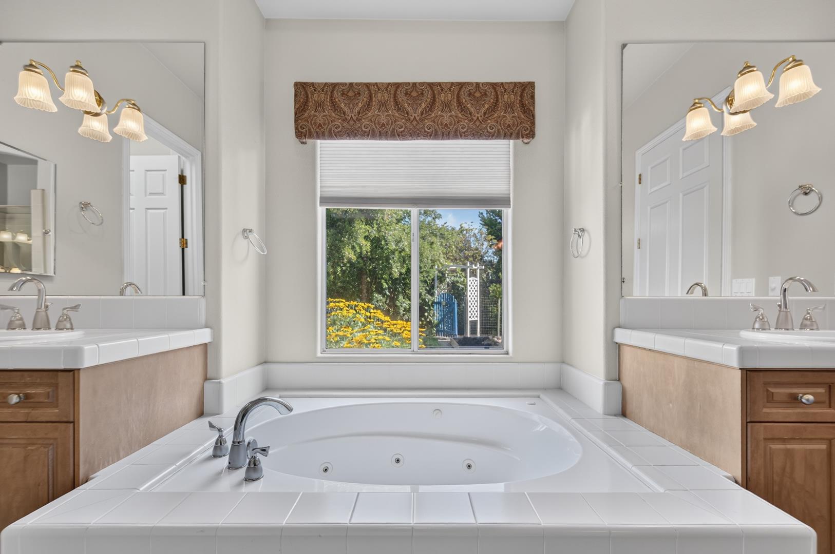 11 W Jordan Ave, photo 65