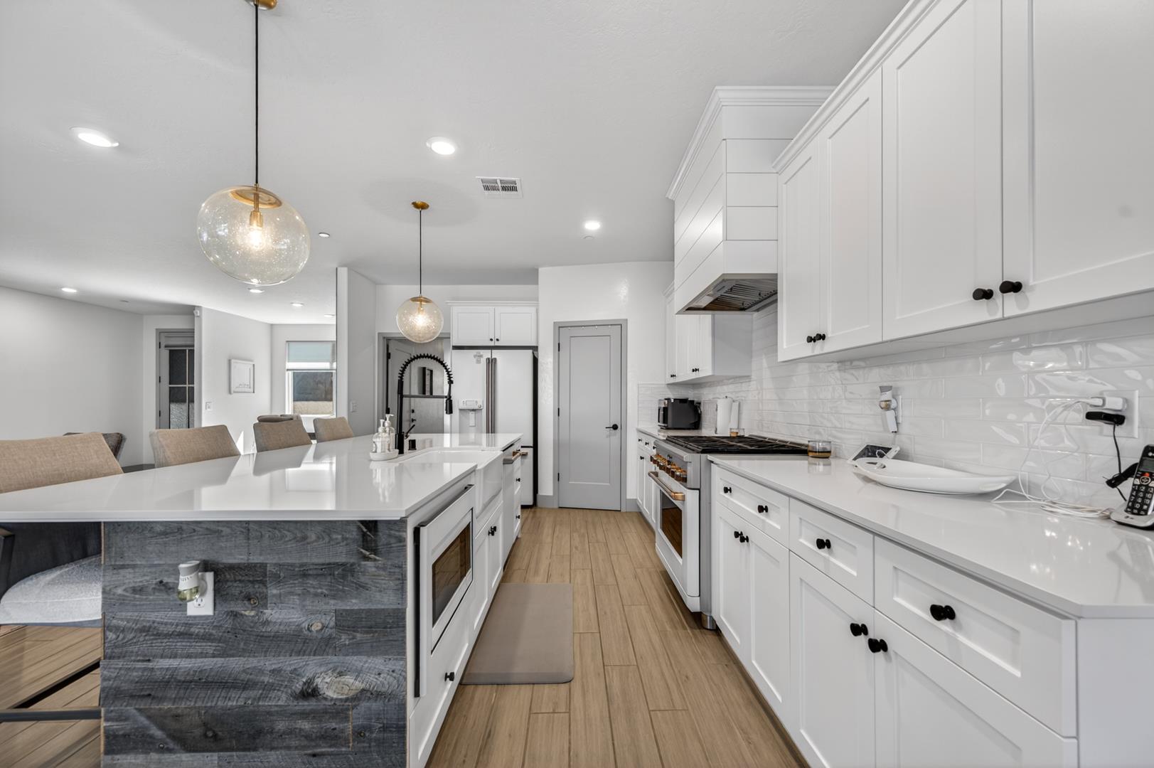2086 N Phillip Ave, photo 28