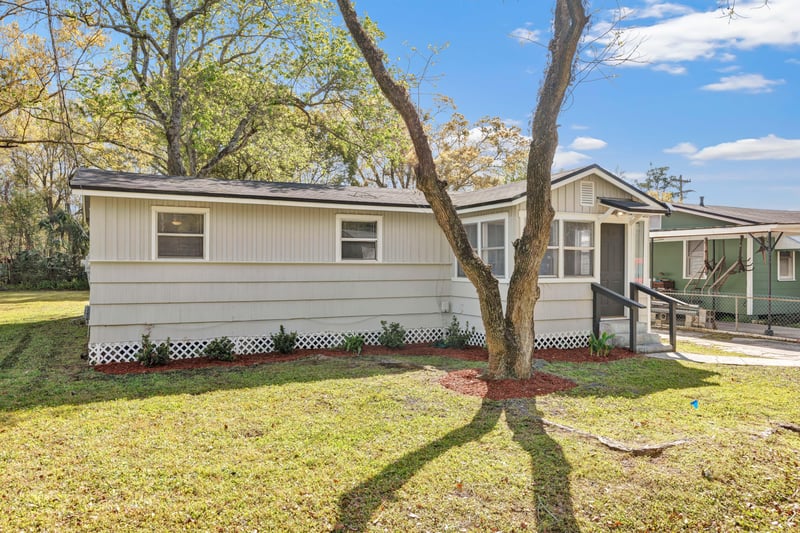 Photo 3 of 825 Wyolen St, Jacksonville, FL 32254, photographed by Megapixeler