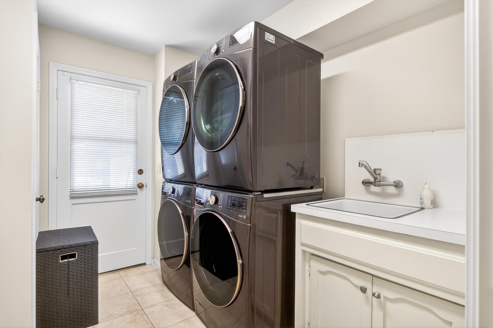 5261 N Van Ness Blvd, photo 72