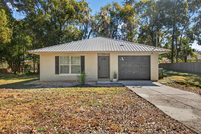 Photo 1 of 411 Pearl St, Green Cove Springs, FL 32043, photographed by Megapixeler