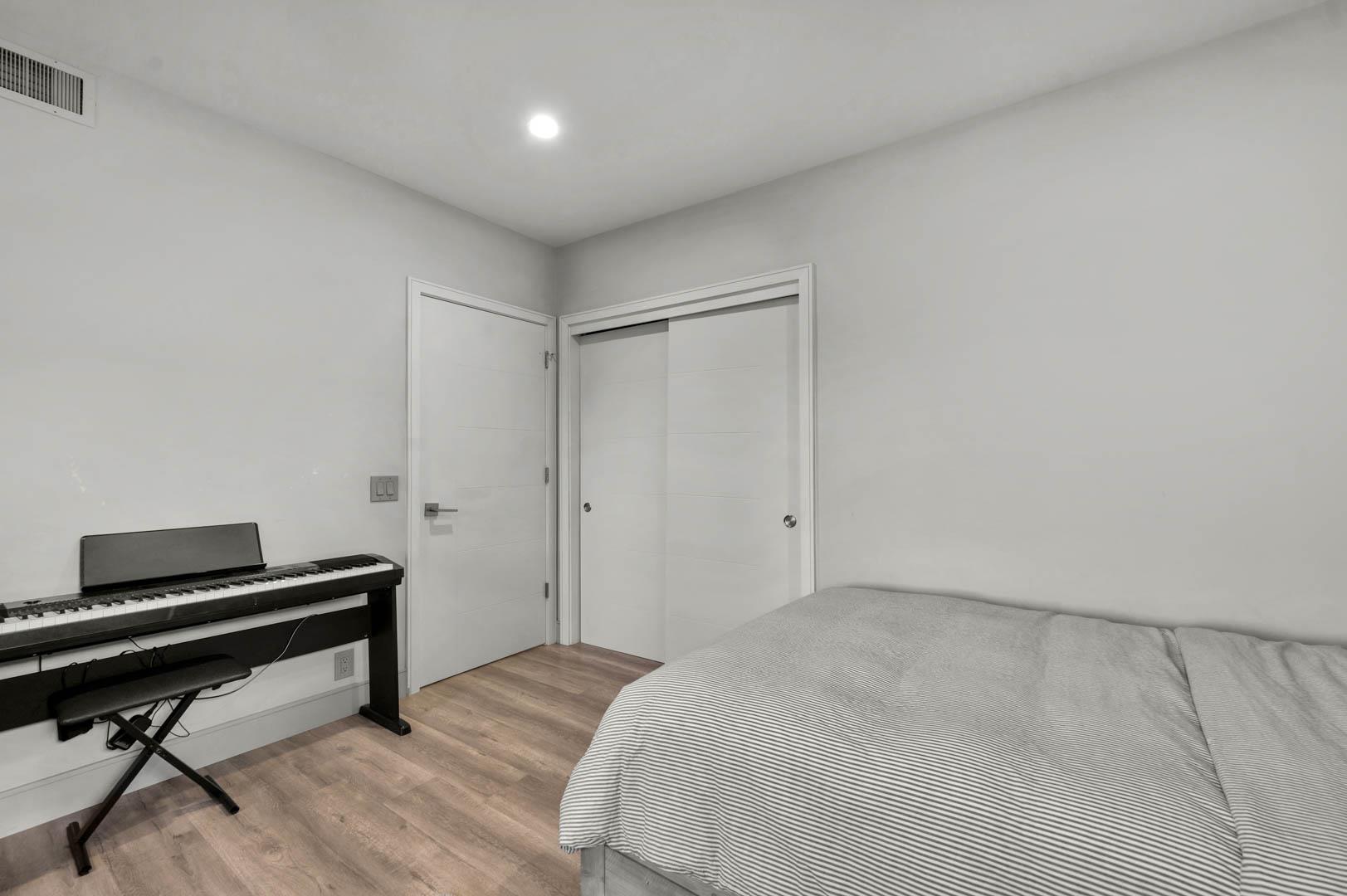 4481 N Palm Ave, photo 26