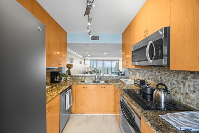 Photo 18 of 2100 Ocean Dr S ph 2, Jacksonville Beach, FL 32250, photographed by Megapixeler