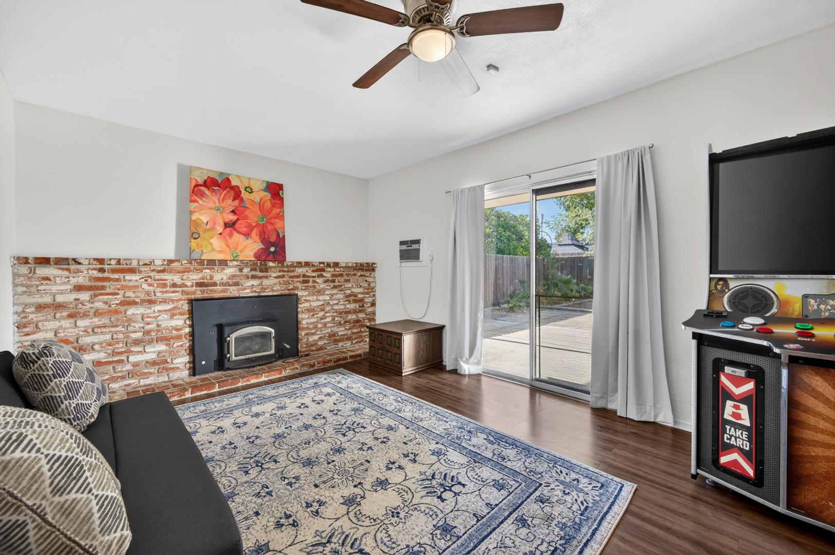 692 W Gettysburg Ave, photo 22