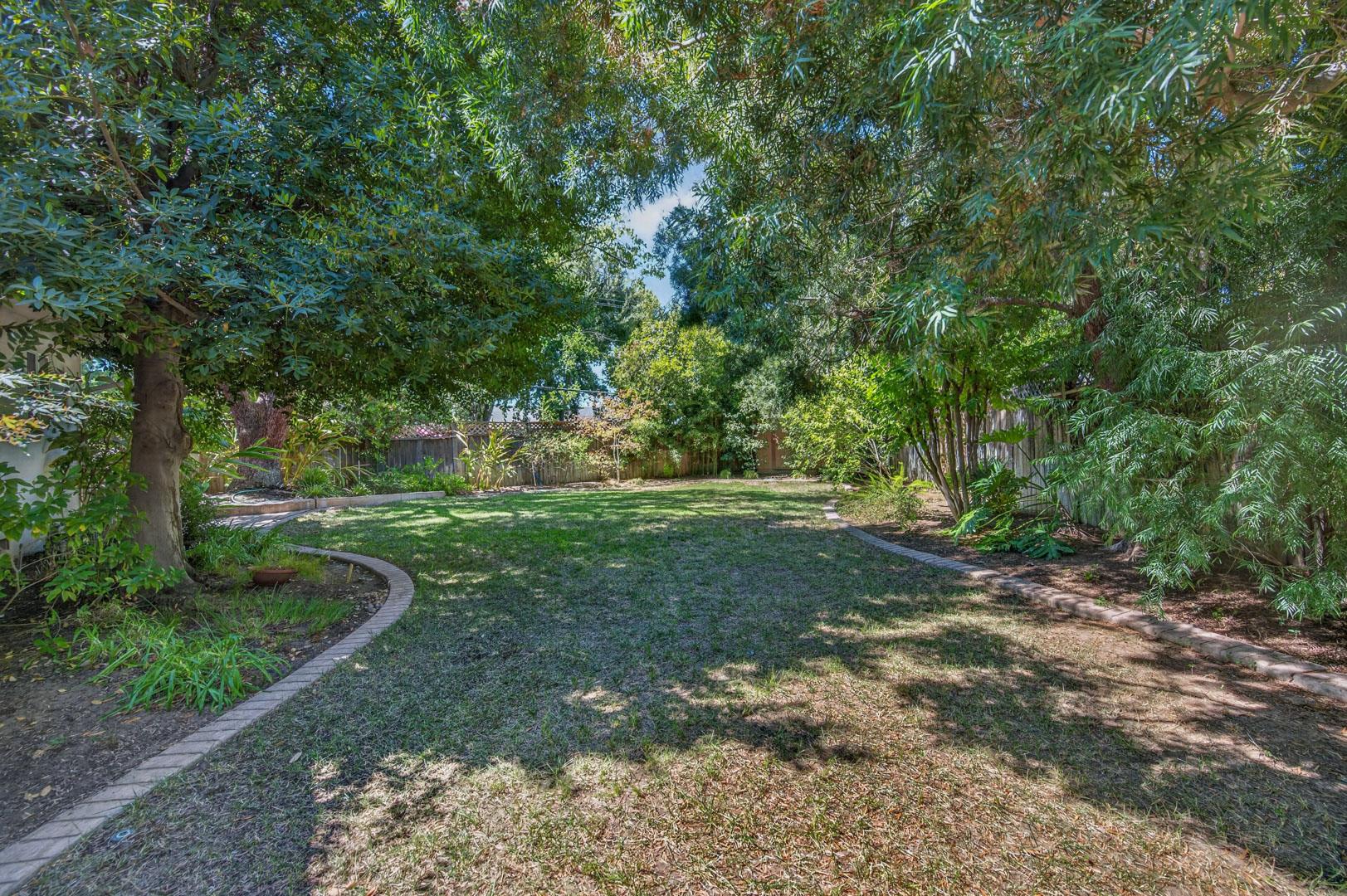 749 W Escalon Ave, photo 57