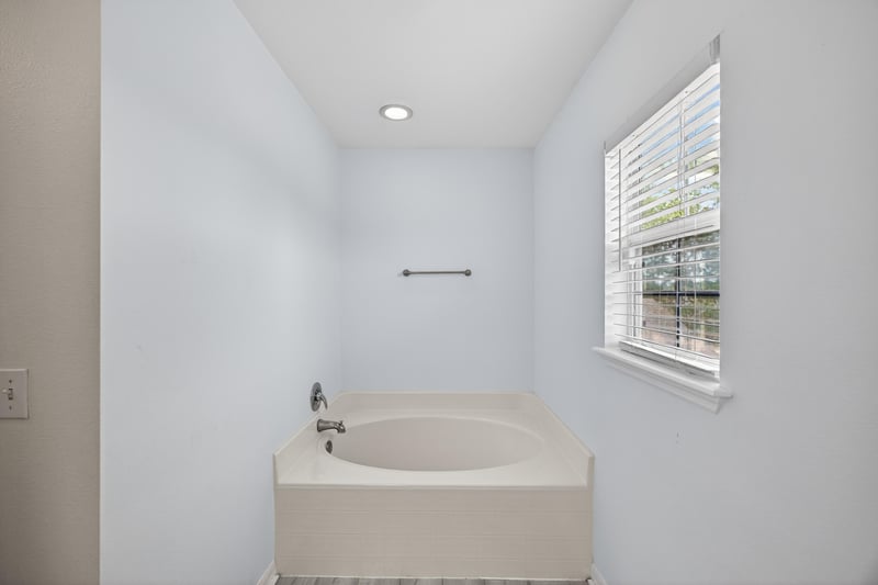 Primary Bathroom 4 at 7379 Edenfield Park Rd, Jacksonville, FL 32244