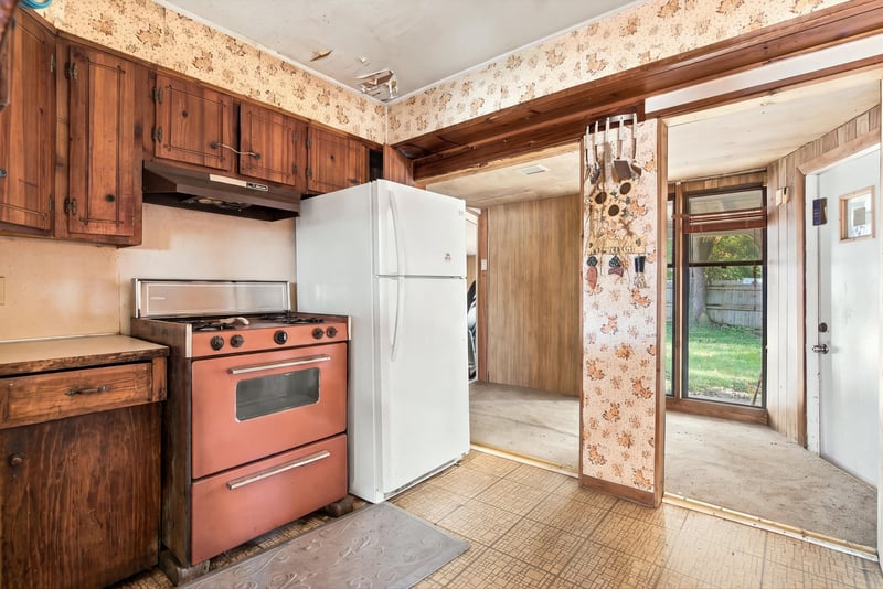 Kitchen with pink range and tile flooring at 1807 Idlewild Ave, Green Cove Springs, FL