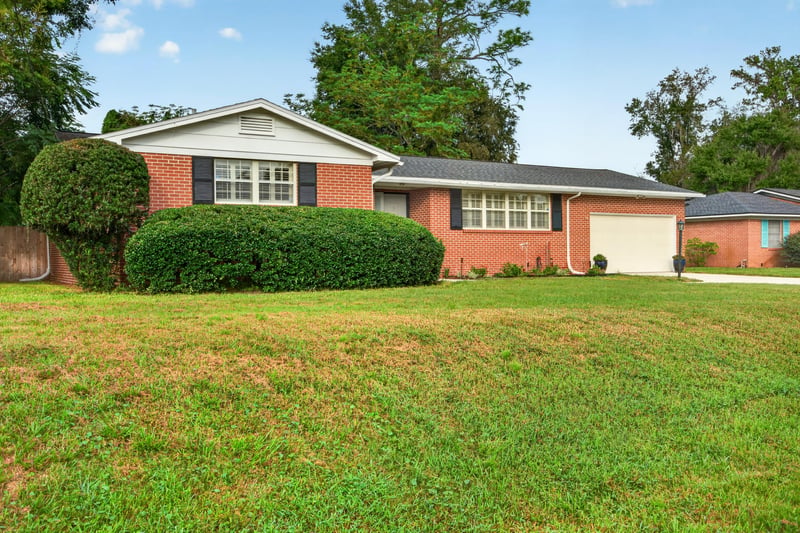 Front exterior view with lawn and shrubs at 1834 Memory Ln, Jacksonville, FL