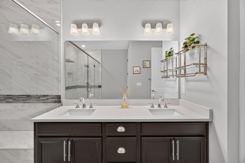 Primary bathroom double vanity with quartz counters at 91 Tilloo Ct, St. Johns, FL