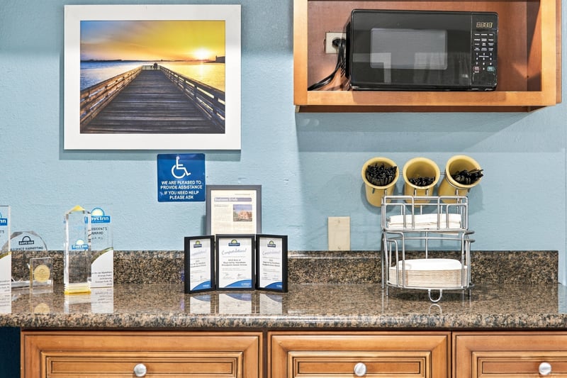 Lobby amenities counter, photographed by Megapixeler on Eldridge Loop, Orange Park